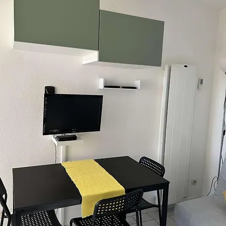 T2 Avec Balcon Et Parking A 800m De La - St Pierre La - Fr-1-229d-125 * Fleury (Aude)