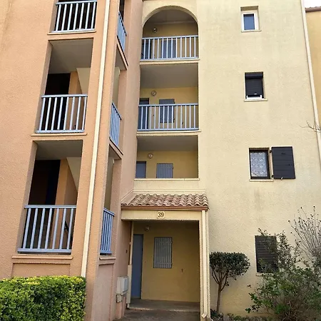 T2 Avec Balcon Et Parking A 800m De La - St Pierre La - Fr-1-229d-125 Apartment *