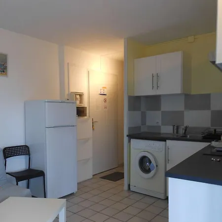 T2 Avec Balcon Et Parking A 800m De La - St Pierre La - Fr-1-229d-125 Fleury (Aude)