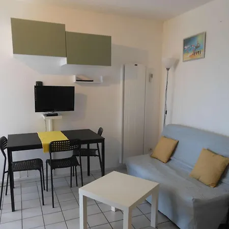 T2 Avec Balcon Et Parking A 800m De La - St Pierre La - Fr-1-229d-125 * Fleury (Aude)
